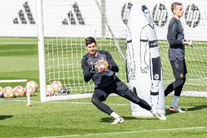 西媒：庫(kù)爾圖瓦因膝蓋傷勢(shì)，出戰(zhàn)與阿森納的歐冠淘汰賽仍存疑問(wèn)