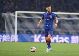 記者：蔣圣龍身體不舒服缺席訓(xùn)練，陳晉一賽前訓(xùn)練回到主力一組