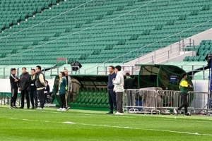 京媒：??督戰(zhàn)為了放松 周金輝、李明現(xiàn)身國(guó)安隊(duì)訓(xùn)練場(chǎng)