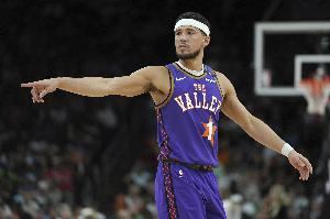 太陽(yáng)本賽季勝率不足5成 布克：我們?cè)屒蜿?duì)崛起 還會(huì)再次做到的