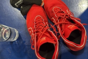 本人仍未出鏡??本西再次曬出訓(xùn)練動(dòng)態(tài) 照片只有球鞋和襪子