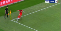 差點(diǎn)扳平！海港右路角球開出，古斯塔沃頭球爭(zhēng)頂命中橫梁