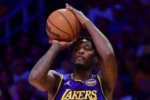 馬?。篋FS跳出合同讓湖人后院起火 湖人續(xù)約只能用鳥權(quán)做帽上操作