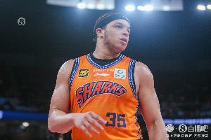 薛思佳：球隊尚未與洛夫頓交流續(xù)約事宜 將在夏聯(lián)結(jié)束后展開談判