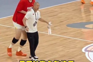 球員瘋狂欺負(fù)教練，教練卻還是拿她當(dāng)寶！